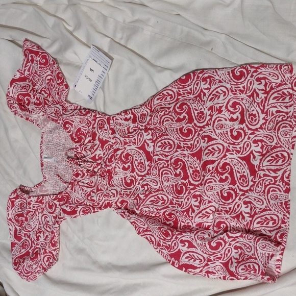 RVCA Dresses & Skirts - NWT Red and white paisley print RVCA puff sleeve, open back dress size small.